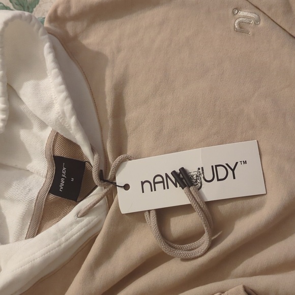 Nana Judy crest SS hood men's medium cream and white double layer - Picture 2 of 2